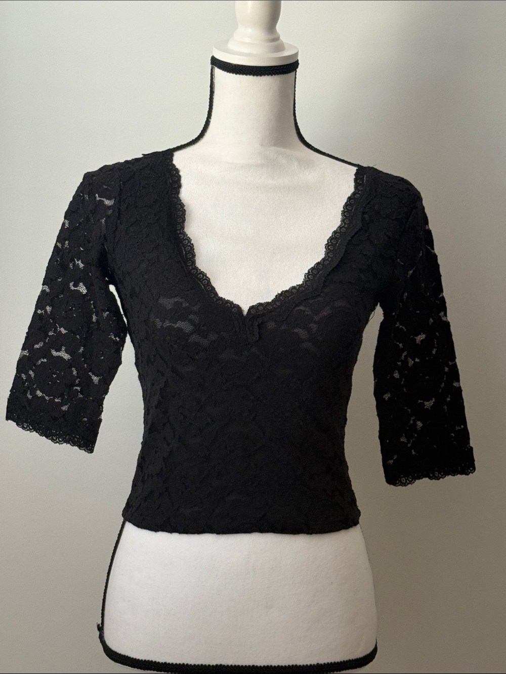 Kimchi Blue Black Lace V-Neck Women's Top, Size Medium